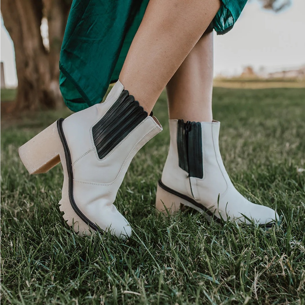 Free People James Chunky Heel Chelsea Boot White Leather Size US size 8